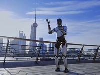 Un robot  a stabilit primul record mondial la mersul pe jos