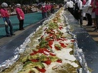 Cea mai lunga enchilada (mancare populara in Mexic)