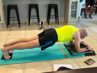 Cel mai varstnic practicant al exercitiului plank