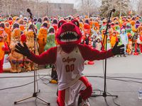 Cea mai mare adunare de persoane îmbrăcate în dinozauri