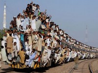 Cel mai aglomerat tren din lume